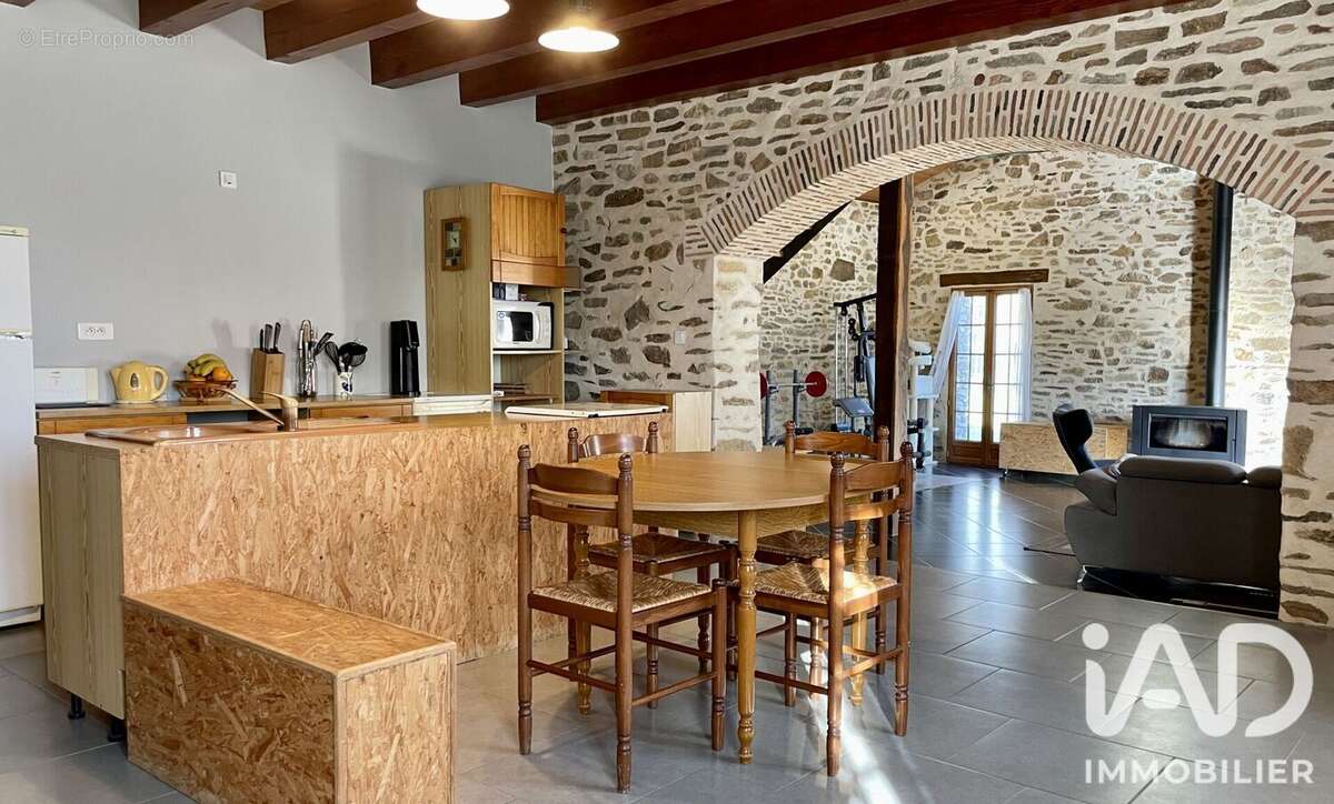 Maison 191 m² à La Coquille  - photo 4