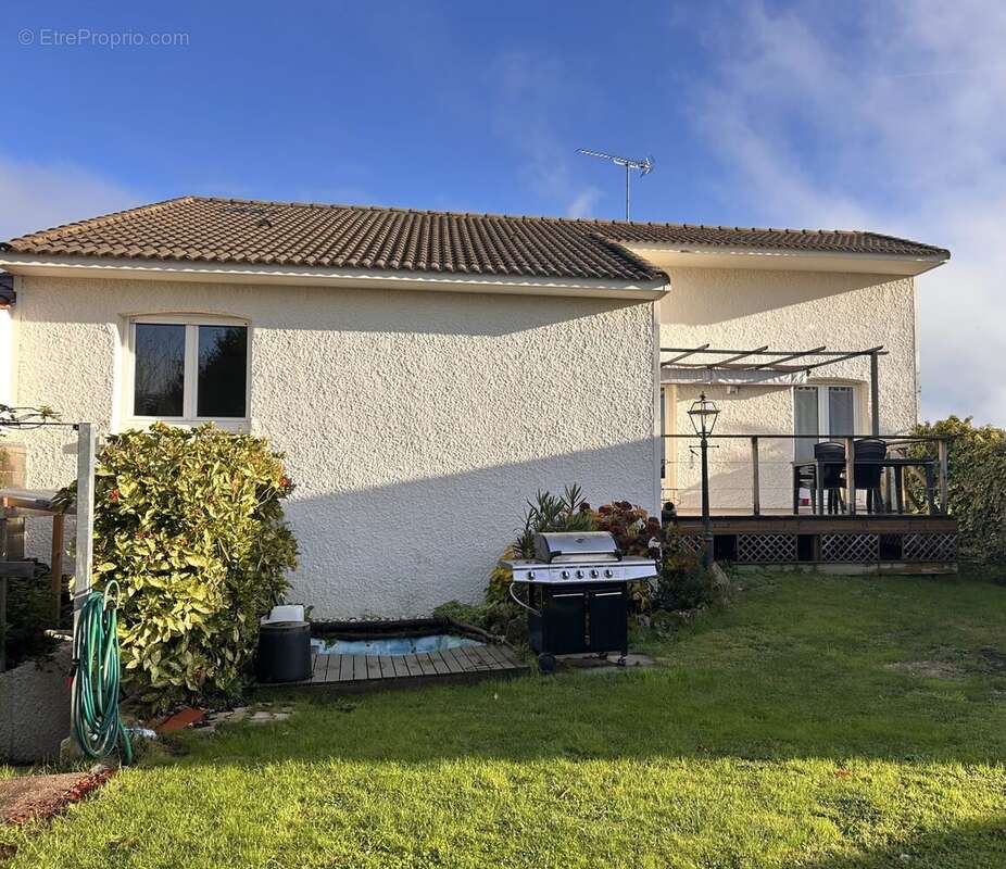 Façade arrière - Maison à NIEUL-LE-DOLENT
