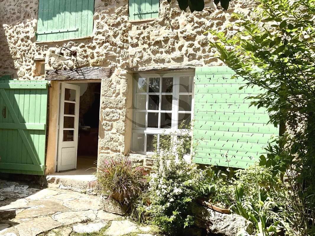 Maison à COTIGNAC