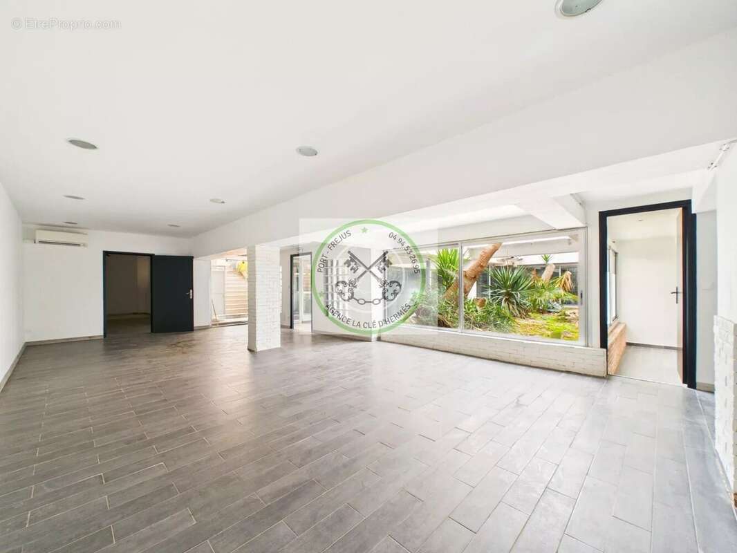 Commerce à SAINT-RAPHAEL