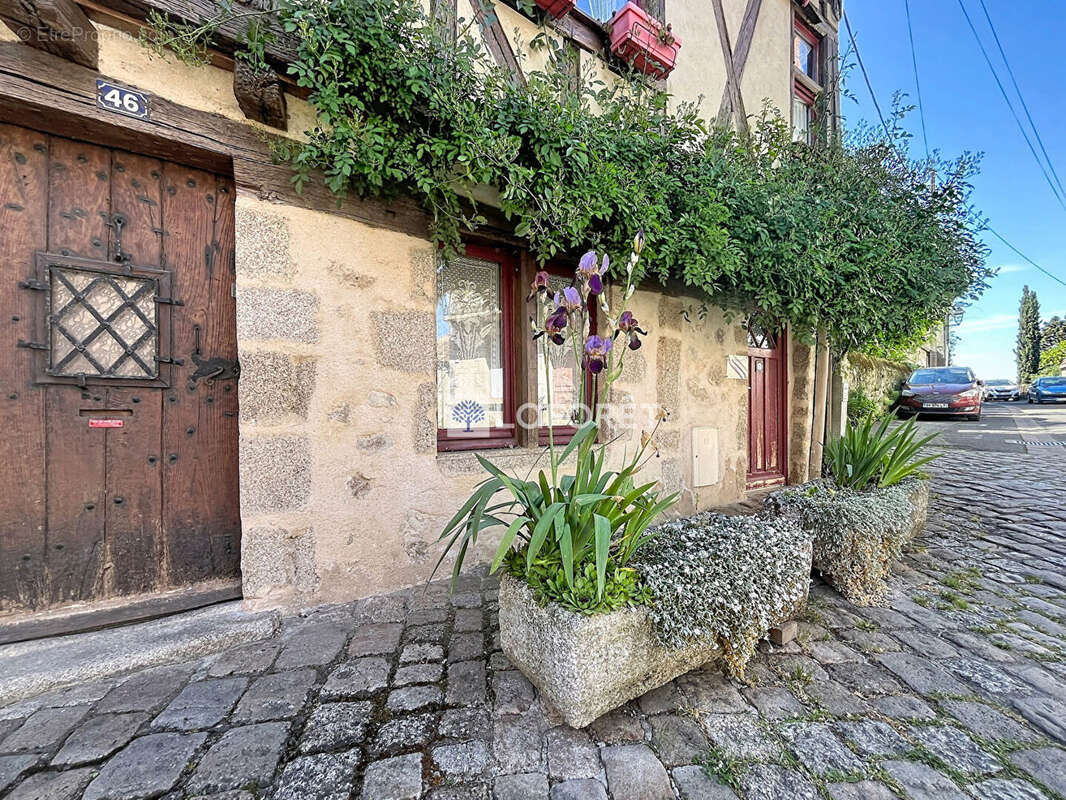 Maison à PARTHENAY