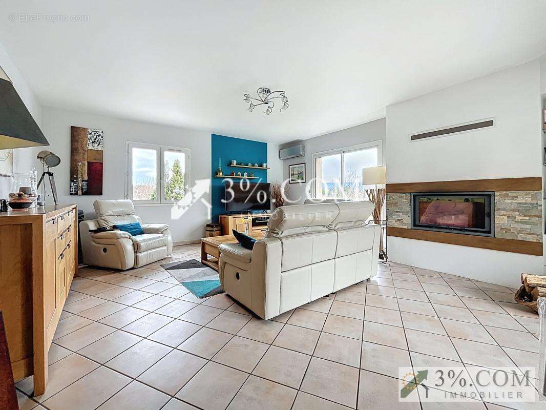 Maison à MONTELEGER