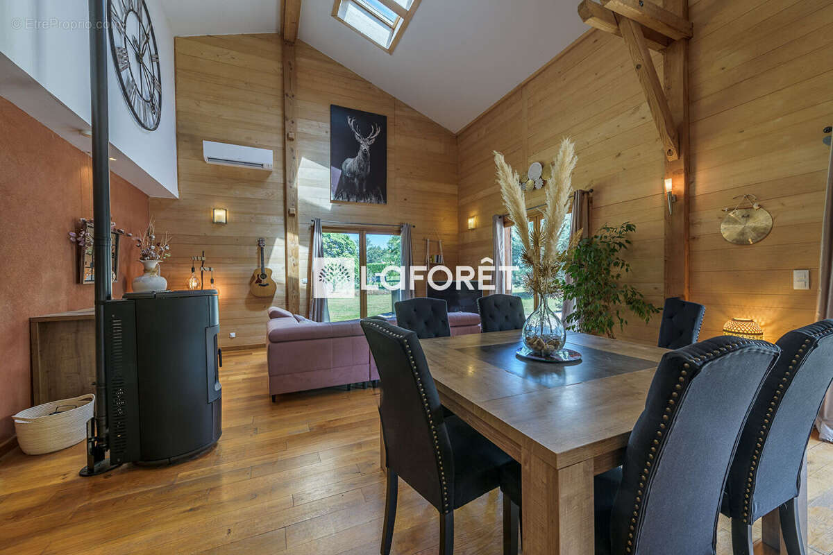 Maison à MONCLAR-DE-QUERCY