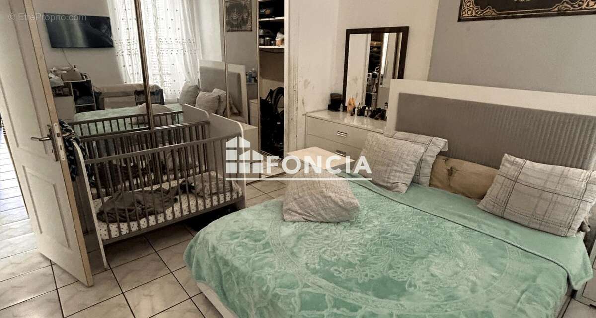 Appartement à MARSEILLE-4E