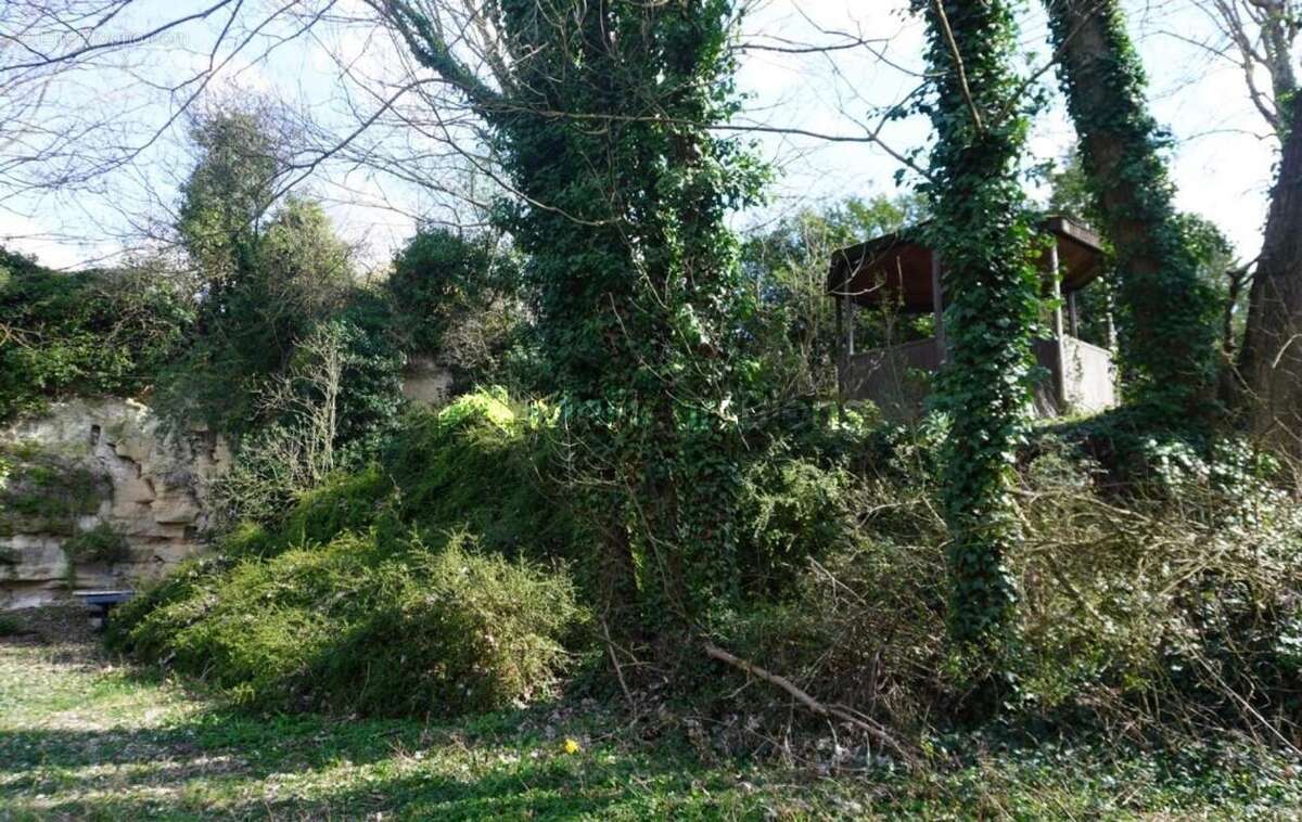 Terrain à NEUVILLE-SUR-OISE