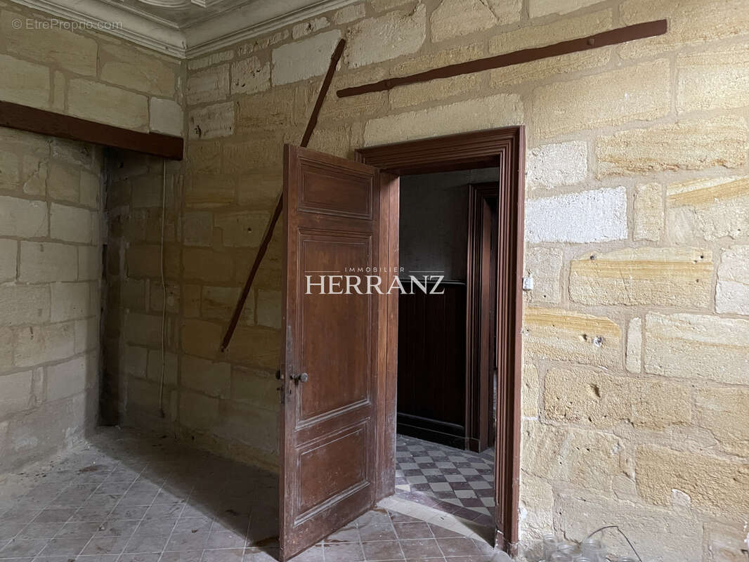 Ensemble immobilier en pierre du début du XIXe siècle avec fort potentiel d'aménagement - photo 4