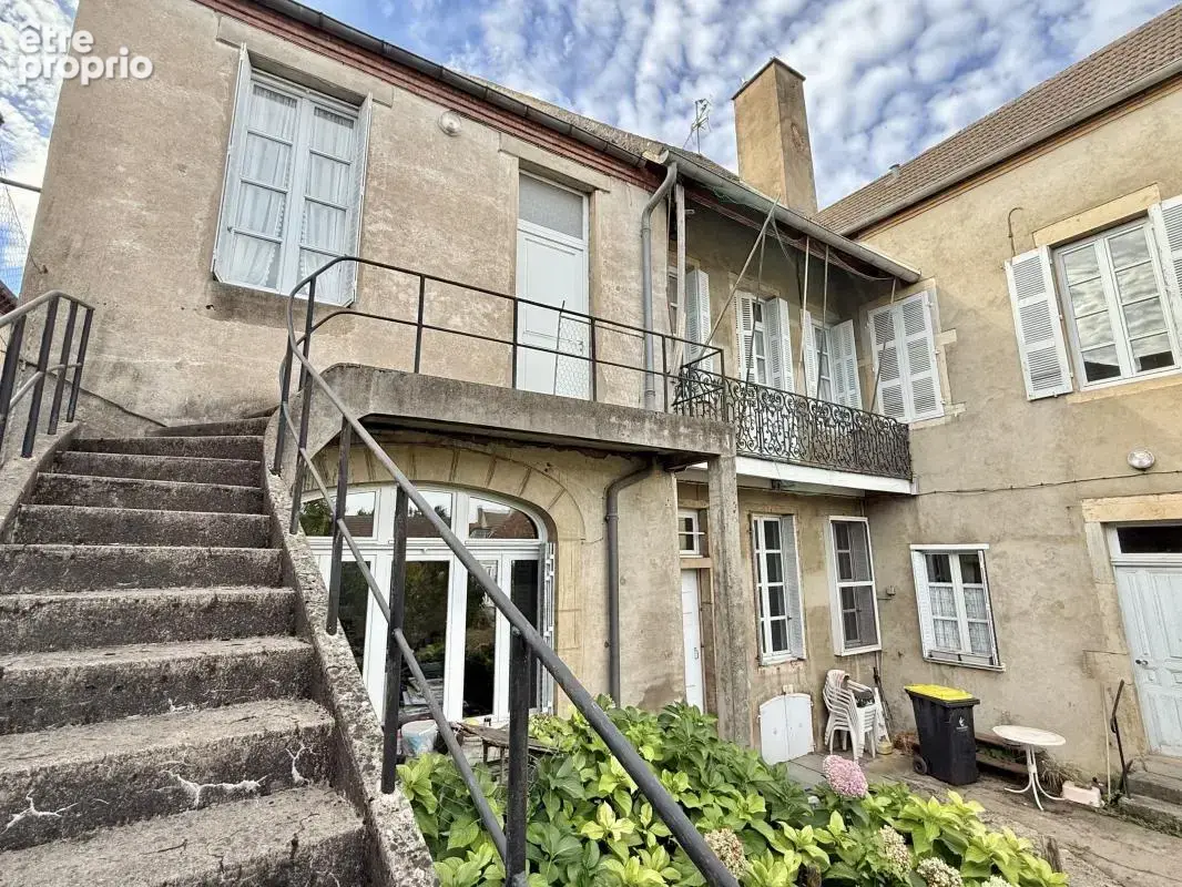 Saint-jean-de-losne – maison de caractère de 284 m² – terrain de 1 224 m² – dépendances et fort potentiel - photo 12
