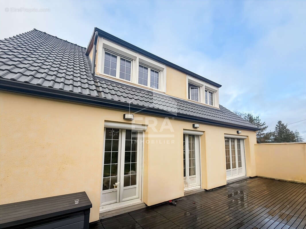 Maison à GUIGNEVILLE-SUR-ESSONNE