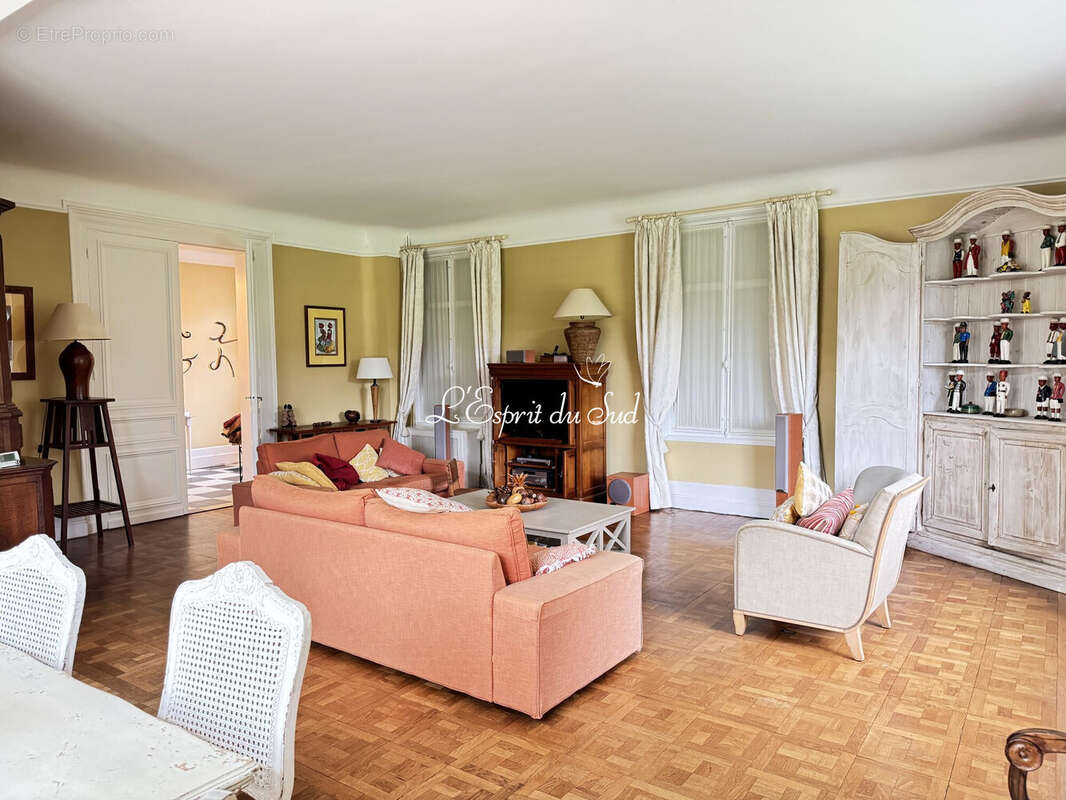 Salon
