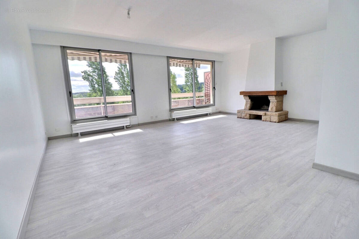 Appartement à MAREIL-MARLY