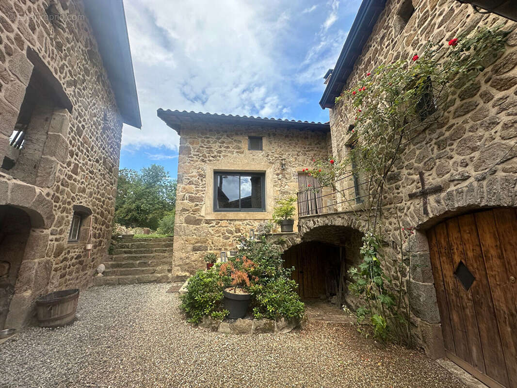 Maison à FELINES
