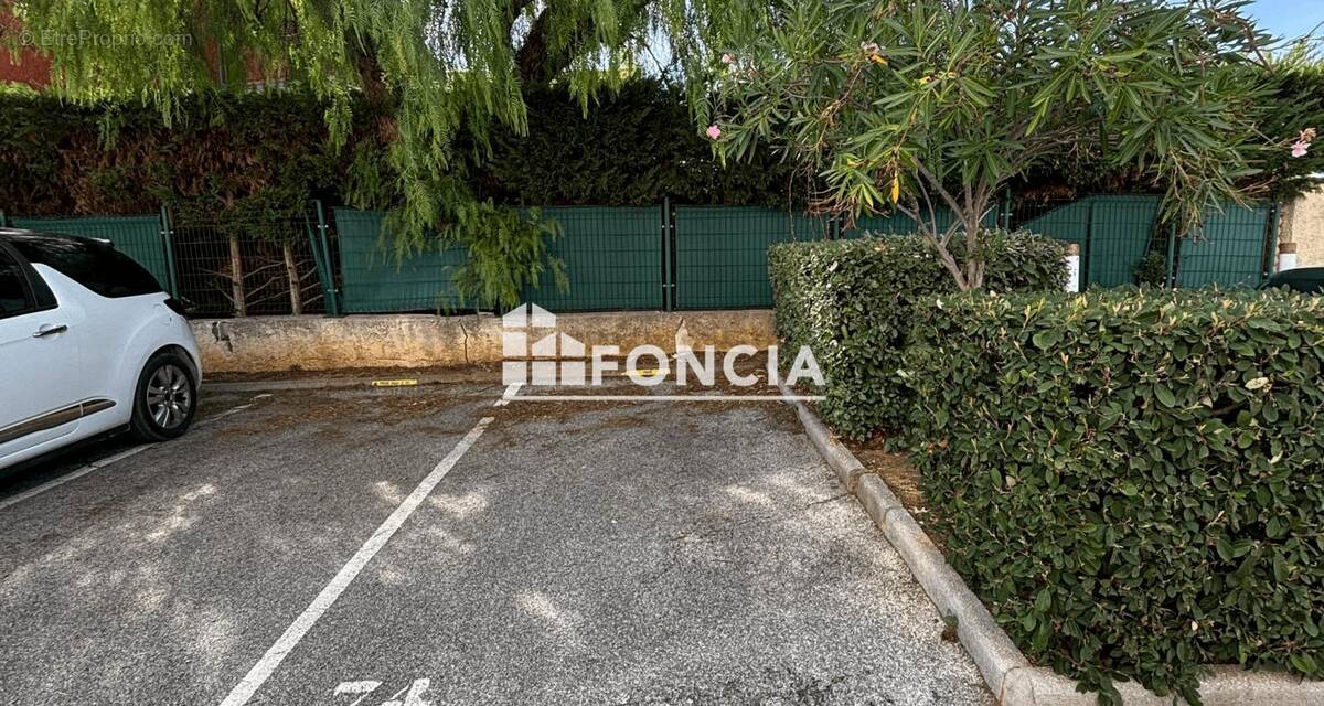 Parking à LA LONDE-LES-MAURES