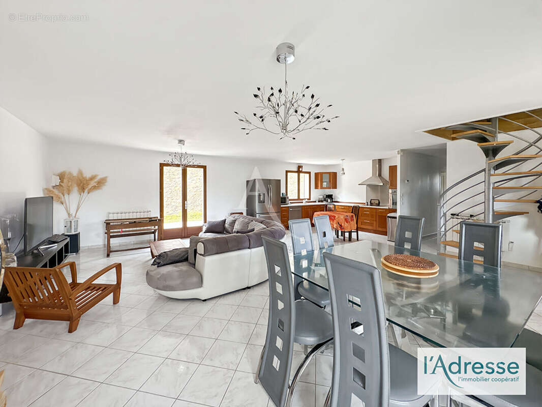 Maison à ELBEUF-SUR-ANDELLE