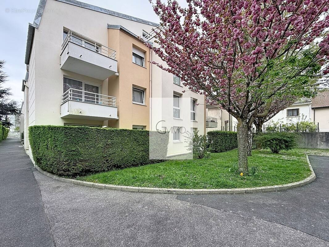 Appartement à L'HAY-LES-ROSES