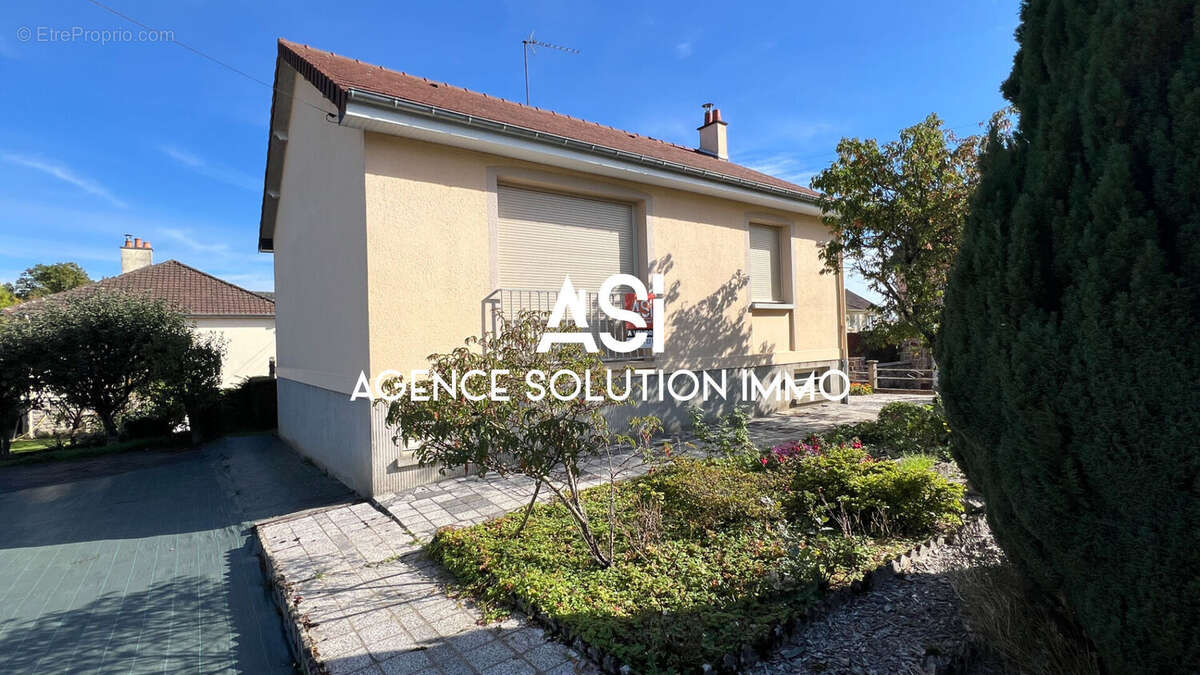 Maison à VILLAINES-LA-JUHEL