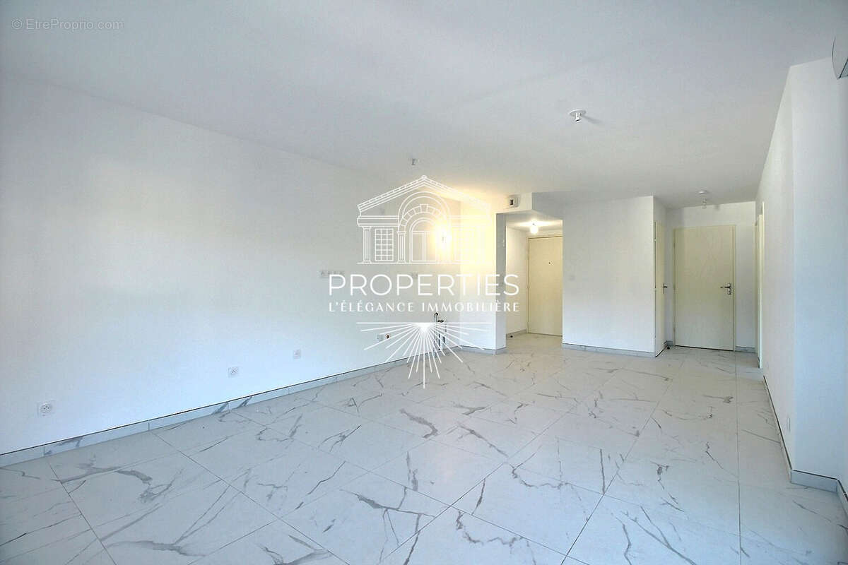 Appartement à BORMES-LES-MIMOSAS