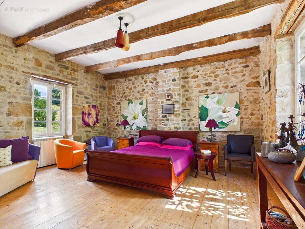 École restaurée du Quercy à couper le souffle près de Najac, avec gîte spacieux et piscine - photo 5