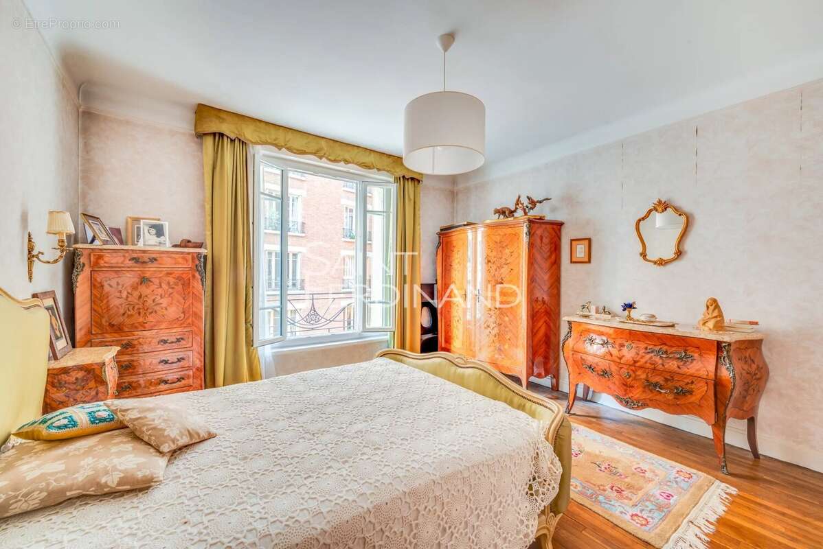 Appartement à NEUILLY-SUR-SEINE