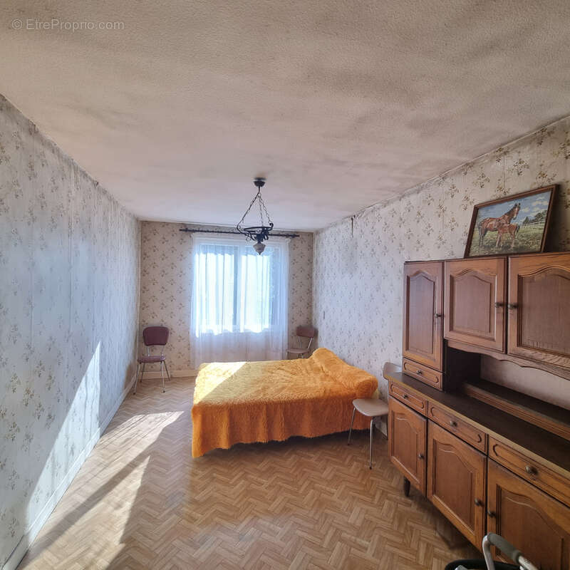 Longère sur 1 329 m2 de terrain clos ! - photo 11