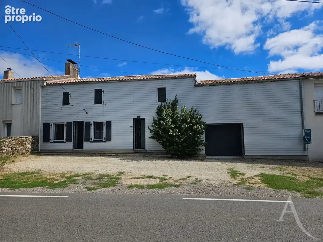 Photo Maison à Saint-Etienne-Du-Bois au prix de 199 900€