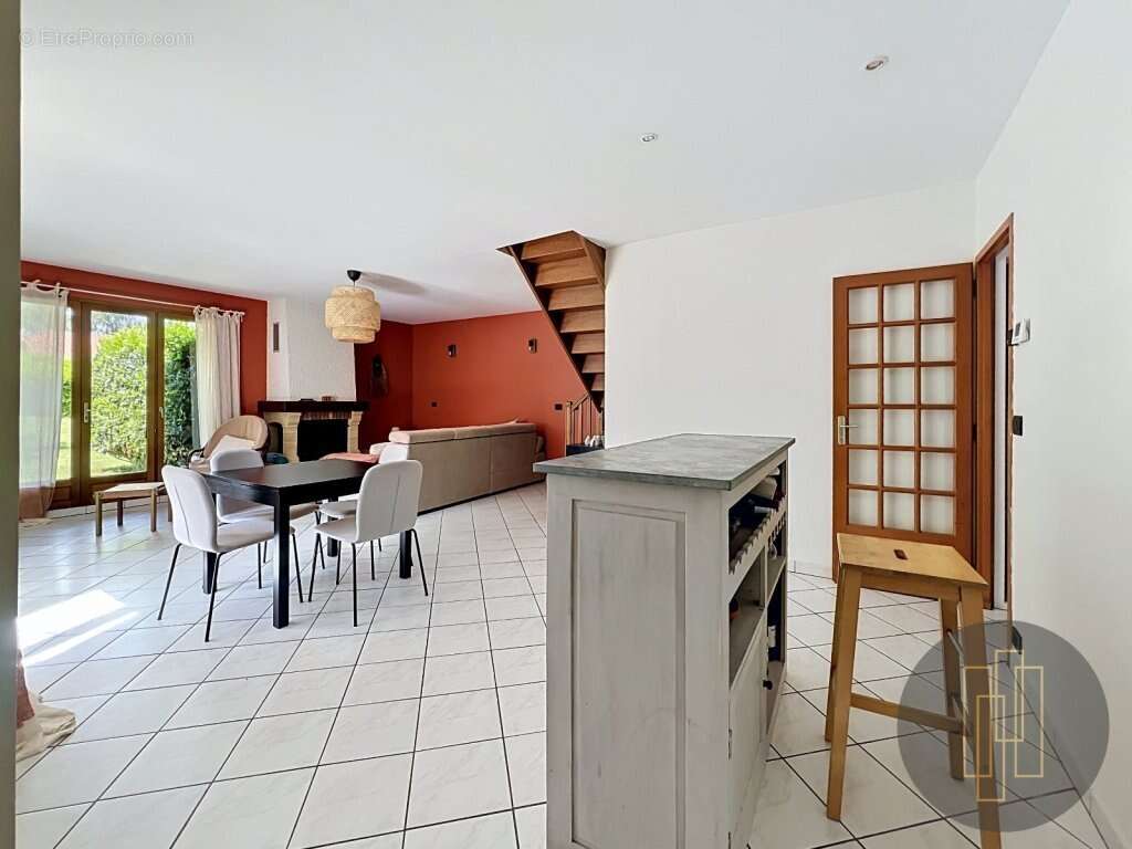 Maison à LIMAS