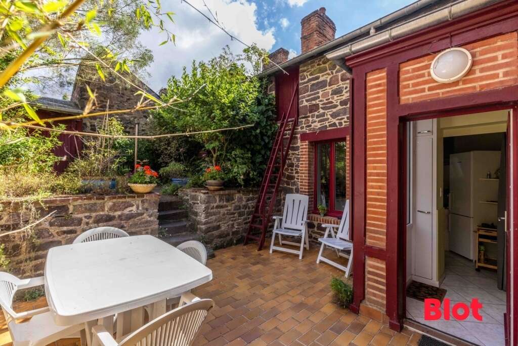 Maison à MONTFORT-SUR-MEU