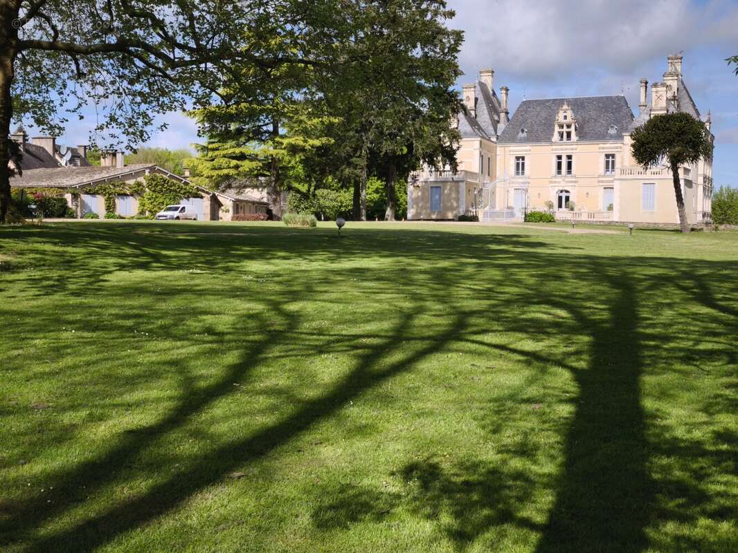 Charmant appartement en duplex de deux chambres au sein d'un magnifique domaine de château - photo 15