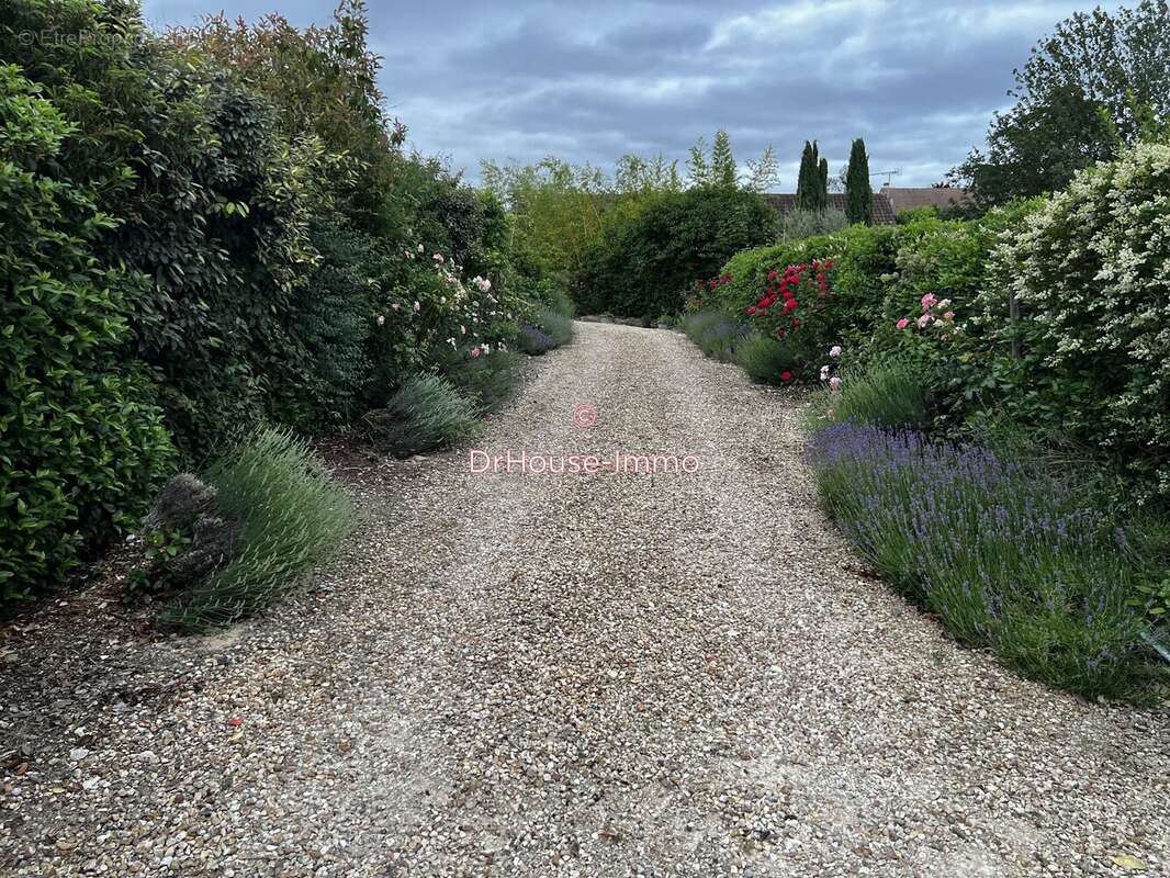 Maison 155 m² à Saint-Doulchard  - photo 10