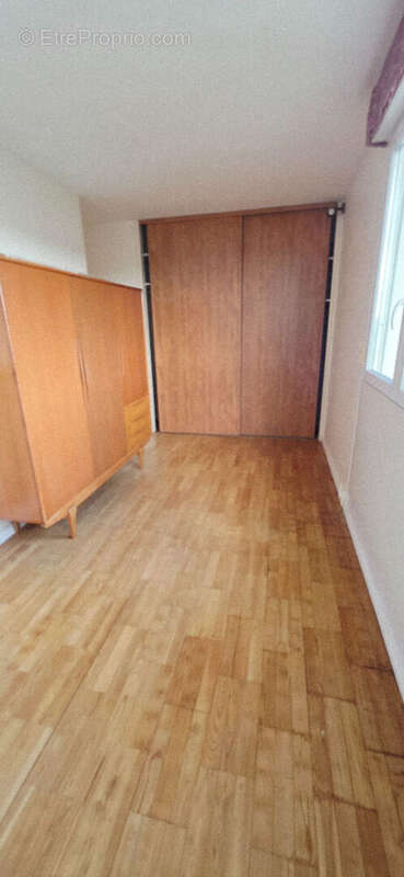 Appartement à BAGNOLS-SUR-CEZE