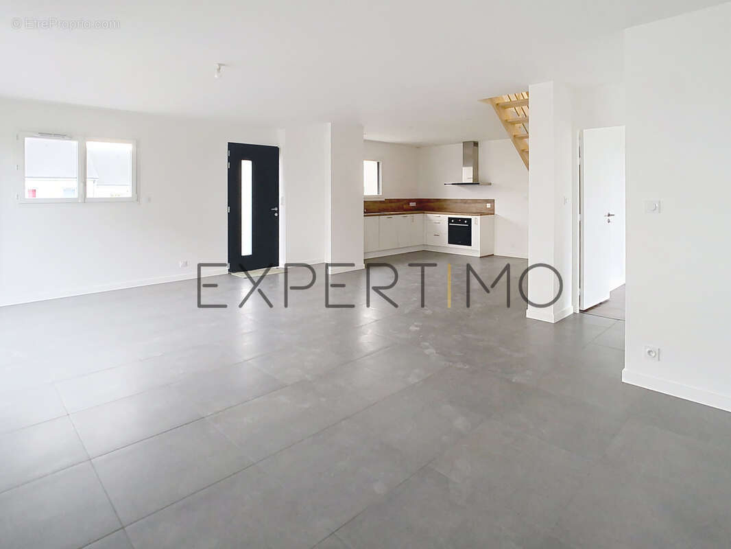 Maison à FONTAINE-ETOUPEFOUR