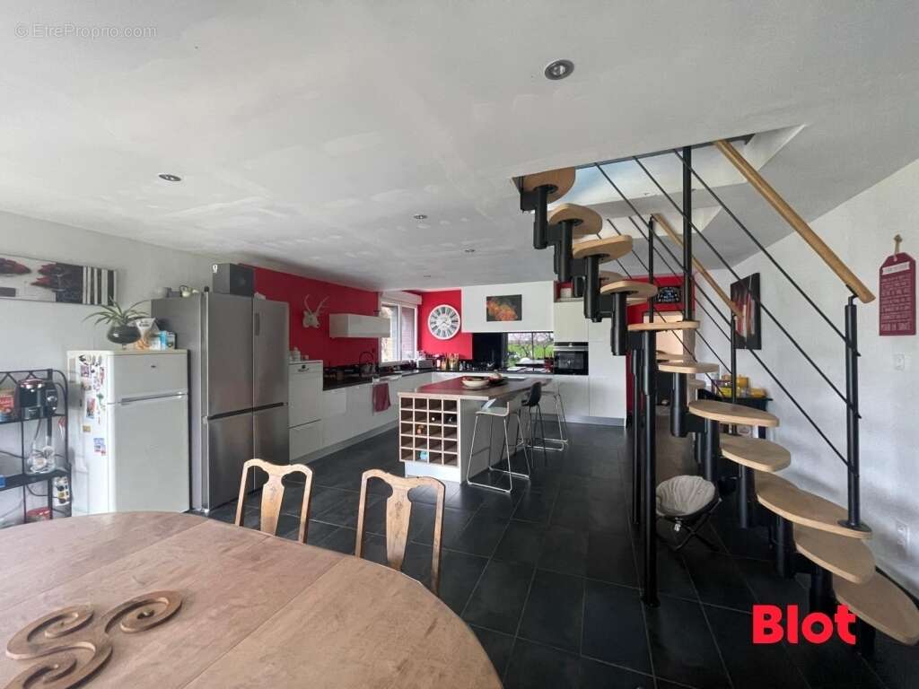 Maison à ARGENTRE-DU-PLESSIS