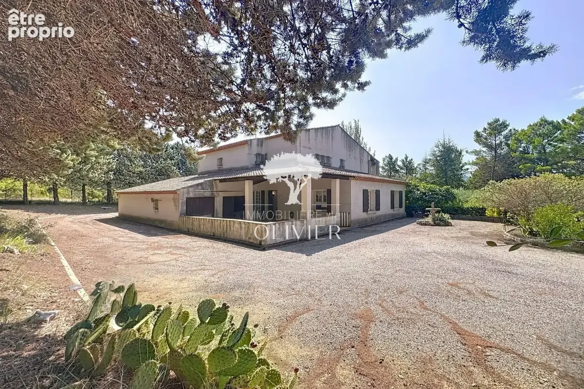 Maison 9 pièces 266 m² à vendre à Saignon (84400) - photo 3