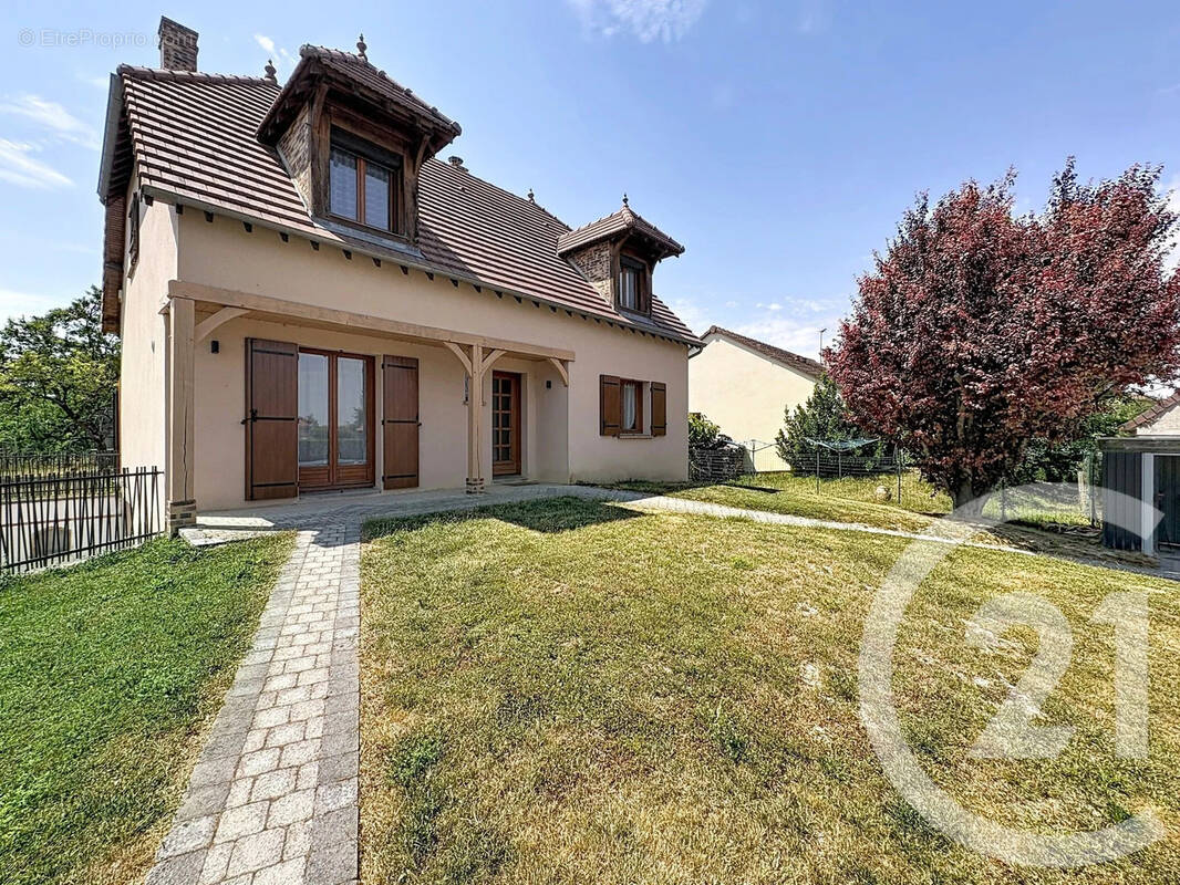 Maison 111 m² à La Riviere-De-Corps  - photo 1
