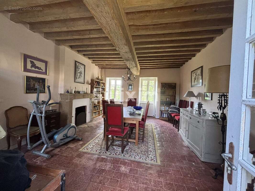 Authentique maison de caractère sur 2 650 m² de terrain clos - photo 7