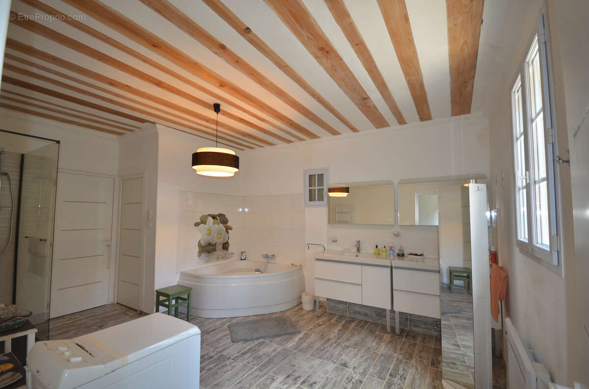 Maison à SILLANS-LA-CASCADE