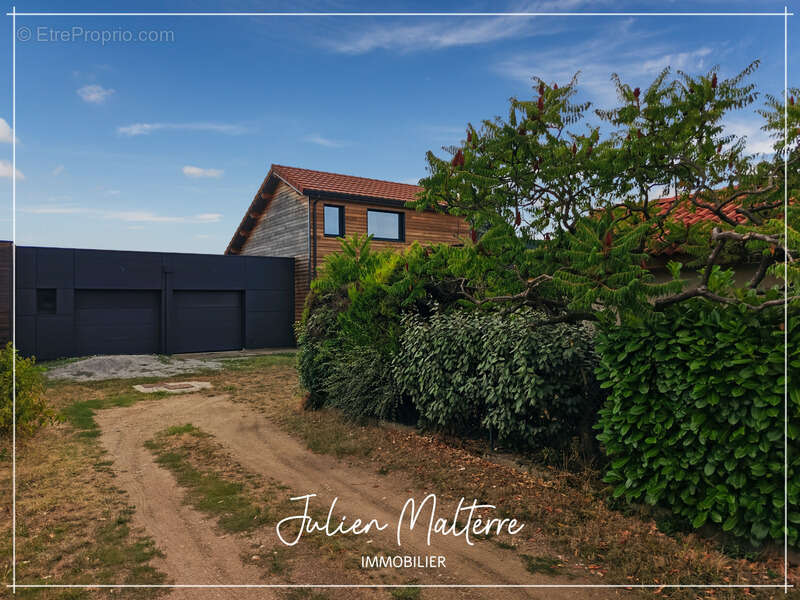 Maison à SAINT-JUST-SAINT-RAMBERT