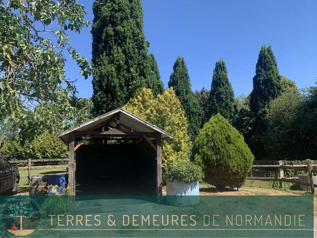 En NORMANDIE, département de l'EURE, à proximité de BEAUMESNIL, une propriété équestre avec 12 ha 40 a - photo 5