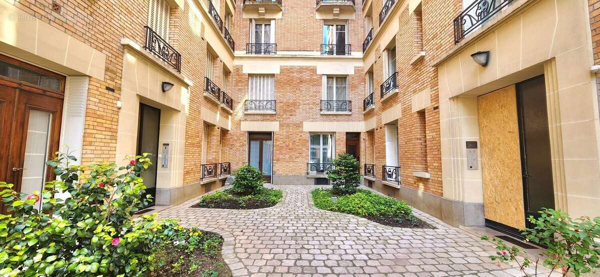 Appartement à NEUILLY-SUR-SEINE