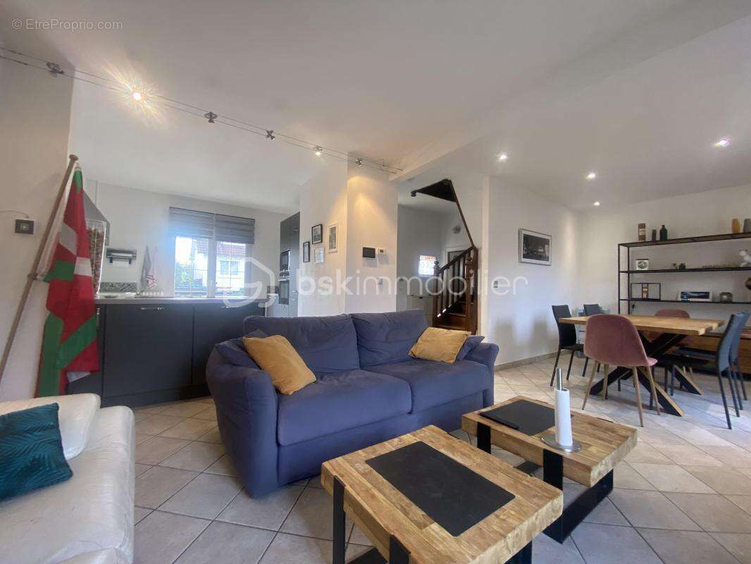 Maison à VAIRES-SUR-MARNE