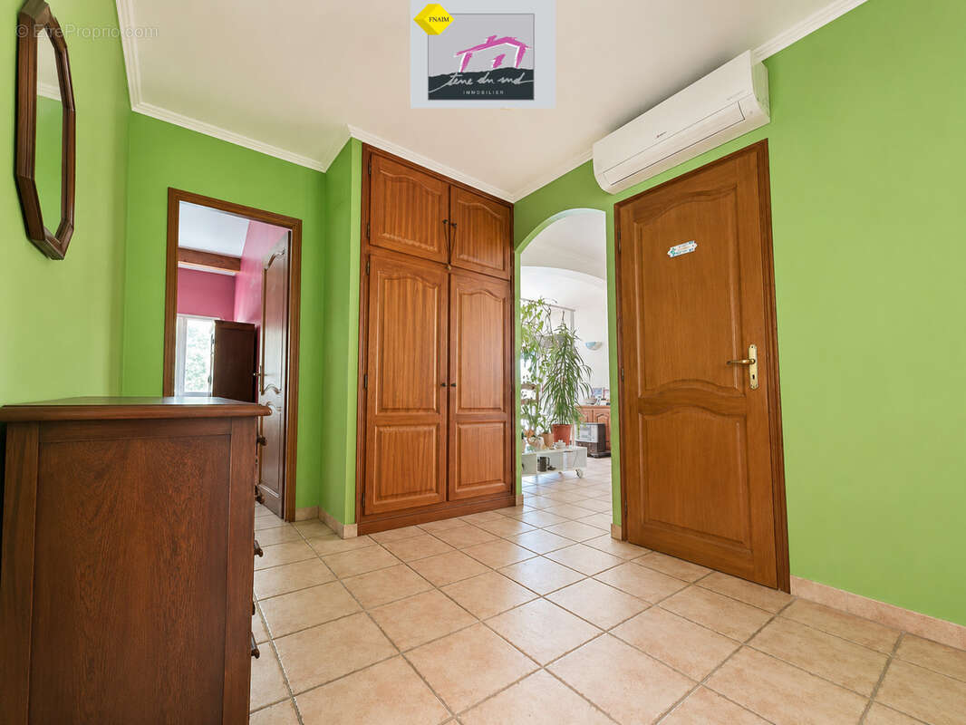 Maison de plain-pied avec Garage, jardin et piscine - photo 4