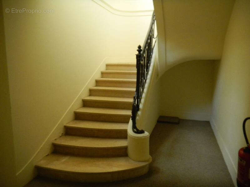 Local professionnel et commercial  'faire offre !!!' - photo 6