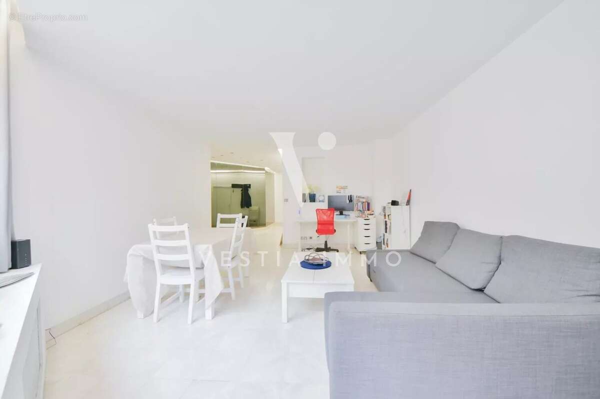 Appartement à PARIS-17E