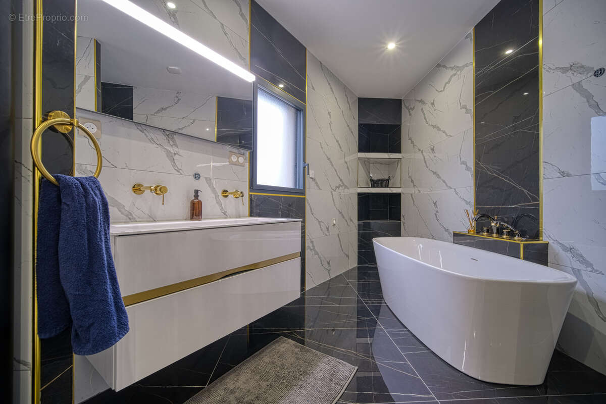 Maison à SAINT-SYMPHORIEN-SOUS-CHOMERAC