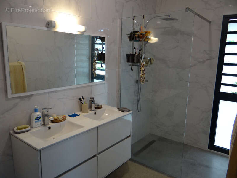 Appartement T3 d'exception de 80m2 vue océan SAINT GILLES LES BAINS (974) - photo 5