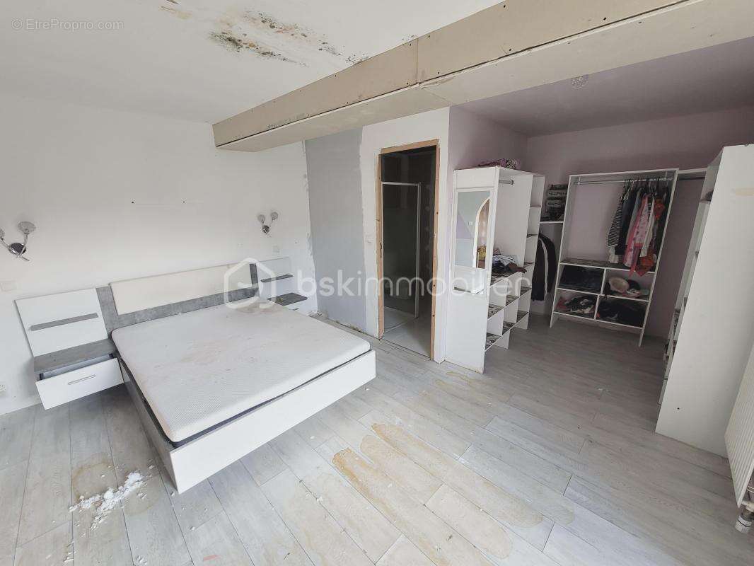 Maison à VILLETHIERRY