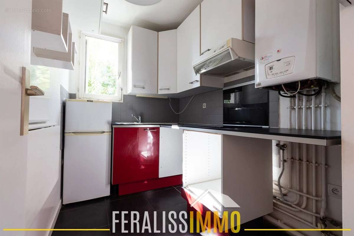 Superbe séjour pour ce F2 à 2 pas de toutes commodités ! - photo 6