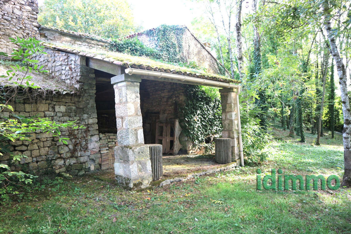 Vous aimez les vieilles pierres,la campagne..ensemble immobilier de 190 m2 avec 2 maisons sur un beau parc arb - photo 16