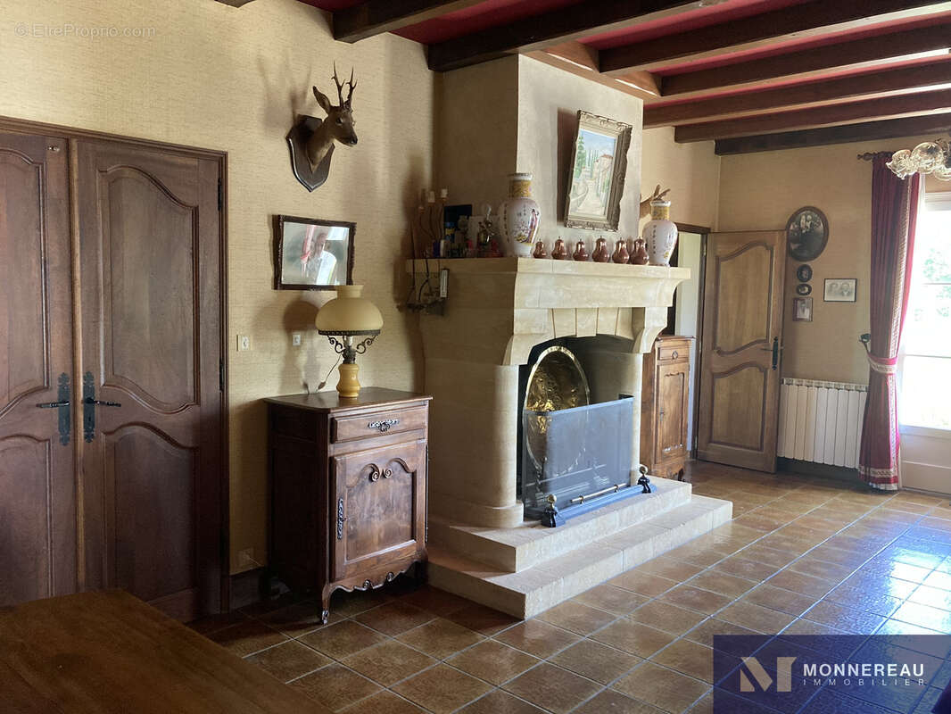 Maison à ROULLET-SAINT-ESTEPHE