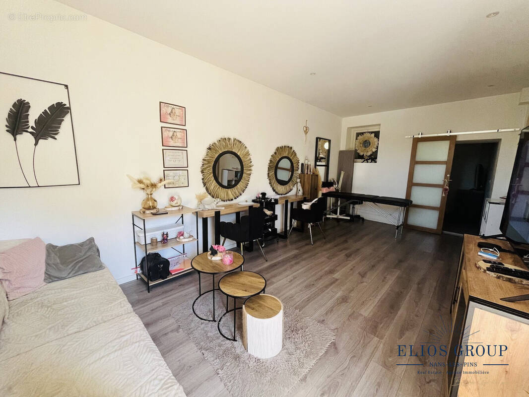 Appartement à NANS-LES-PINS