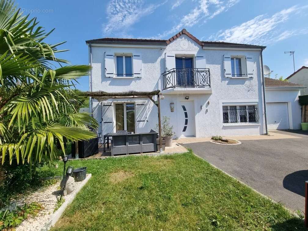 Maison à MOUROUX
